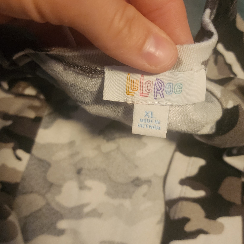 LuLaRoe Camouflage Cardigan in Black and Gray - Picture 2 of 3